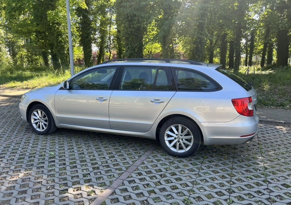 Skoda Superb cena 29900 przebieg: 318200, rok produkcji 2013 z Ożarów Mazowiecki małe 46